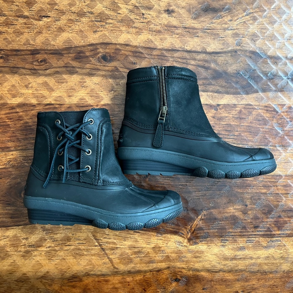 Black Sperry Snowboots
